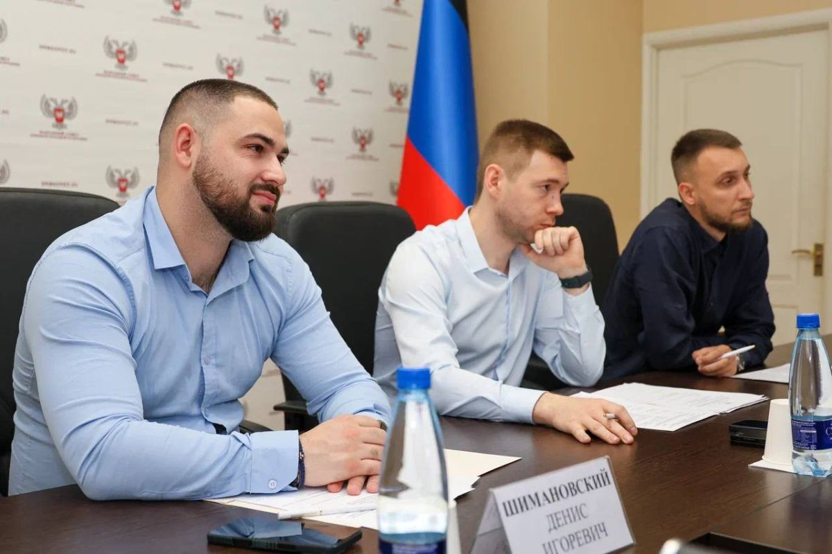 Владислав Подкова: На заседании Комитета Народного Совета по молодёжной политике и патриотическому воспитанию рассмотрели предложение Молодёжного Парламента ДНР об ограничении движения мототехники и питбайков на территории...
