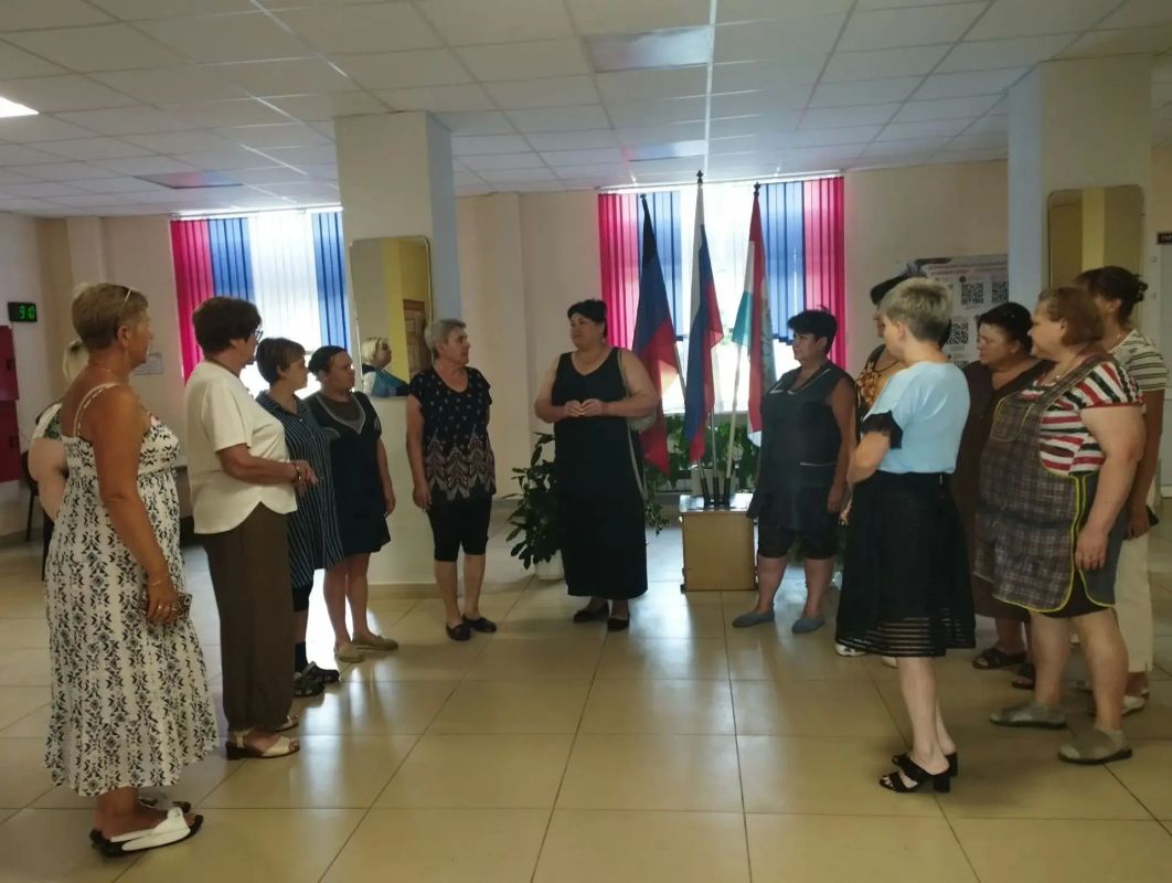 Сегодня депутат Снежнянского городского совета от политической партии ЛДПР Татьяна Владимировна Журавлёва провела встречу с жителями посёлка городского типа Северный