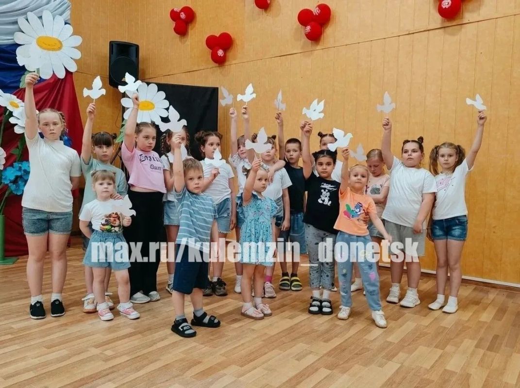 В Донецке прошла акция «В огне войны сгорело детство»