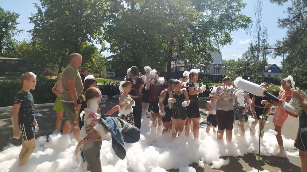 Сегодня на площадке перед Свободненским сельским клубом было очень весело и шумно