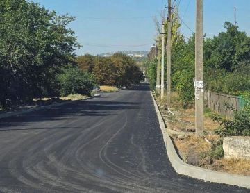 Якутия продолжает ремонт дороги в поселке Докучаевского округа