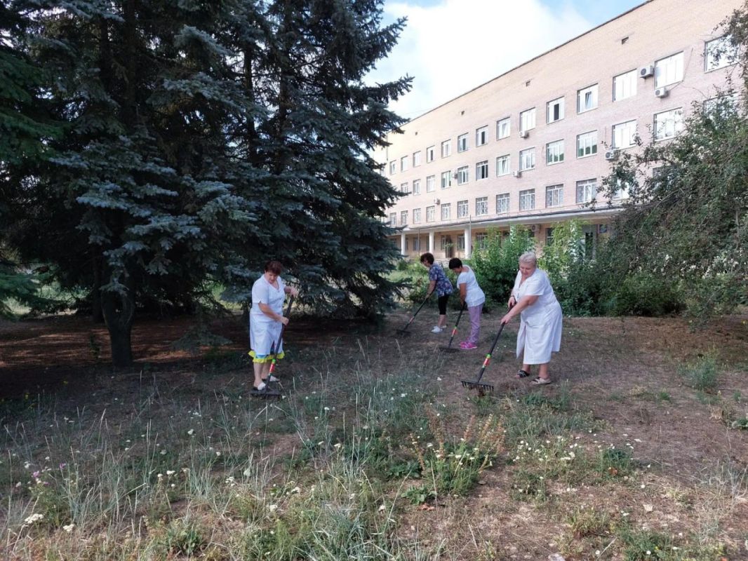 Сегодня, 23 июля 2026 года, в рамках проекта «Городская среда», реализуемого Единой Россией , неравнодушные жители Кировского района приняли участие в традиционной экологической акции «Чистый четверг»