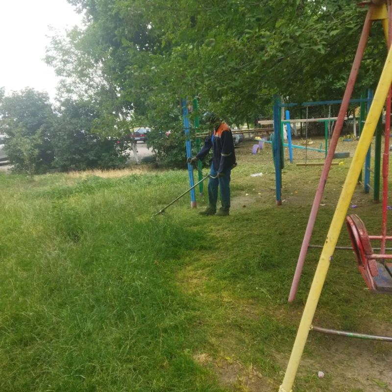 В Кировском продолжаются работы по благоустройству