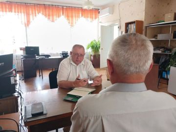 Михаил Иванович Москаленко, депутат Снежнянского городского совета фракции Всероссийской политической партии «Единая Россия», провёл личный приём граждан в теркоме «Центр города»
