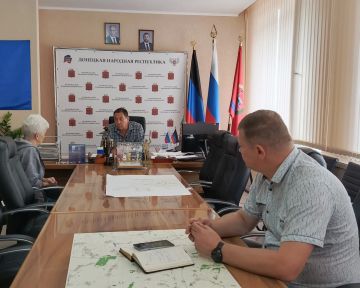 Константин Зинченко: Провёл личный приём граждан совместно с руководителями профильных структурных подразделений администрации Волновахского муниципального округа
