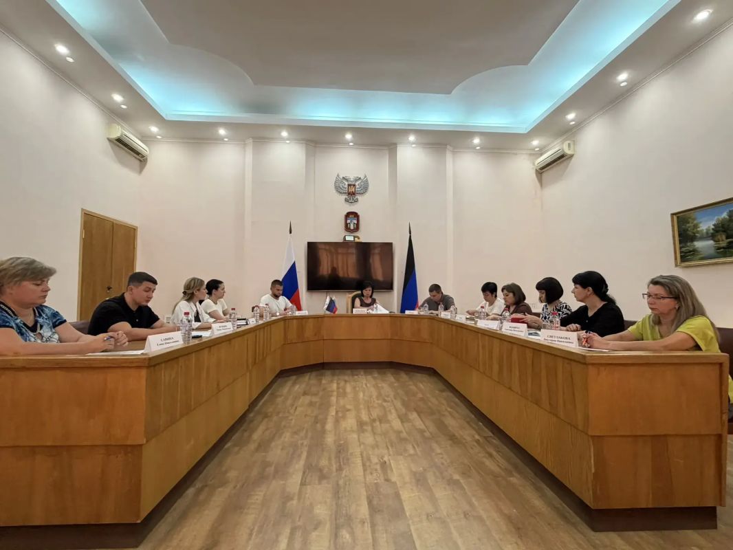 23 июля 2026 года председатель Тельмановского муниципального совета Дмитрий Липчанский принял участие в заседании штаба по вопросам здравоохранения Тельмановского муниципального округа