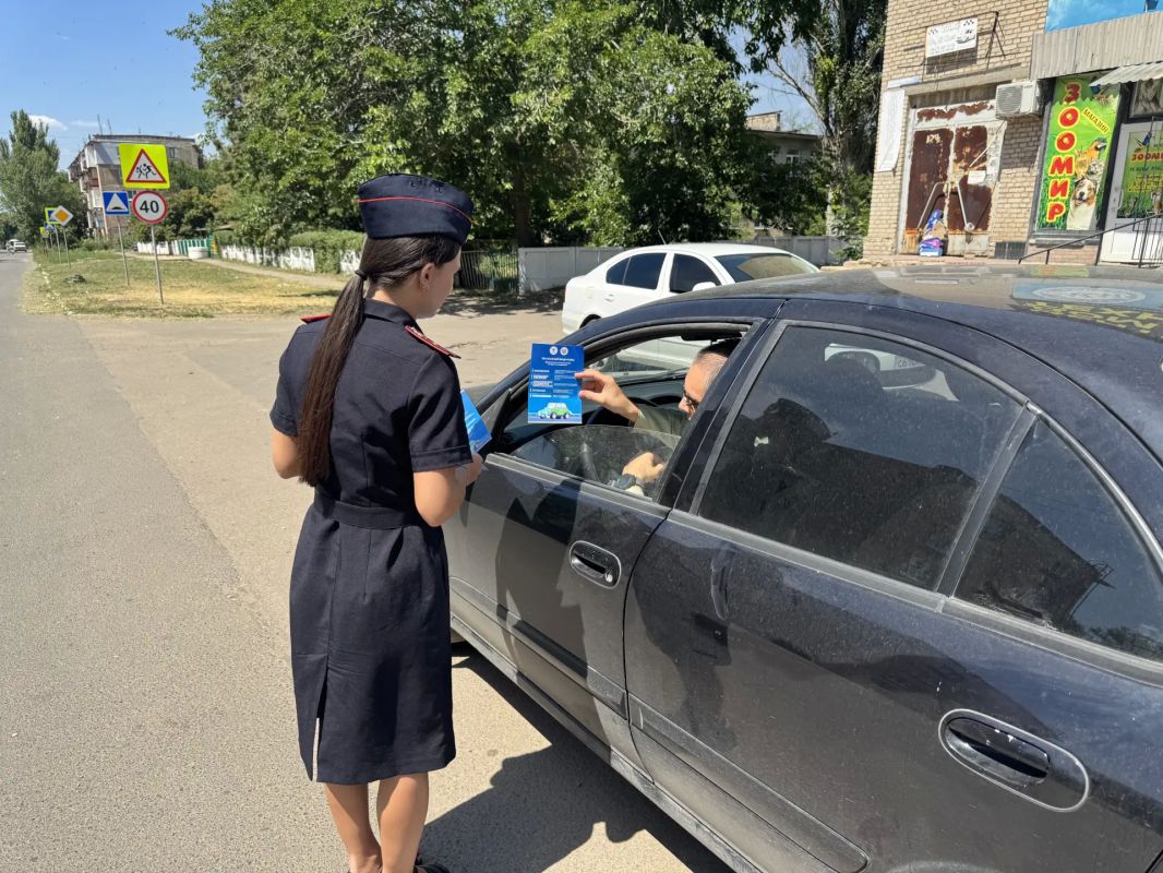 Госавтоинспекторы ведут профилактическую работу в Старобешевском м.о