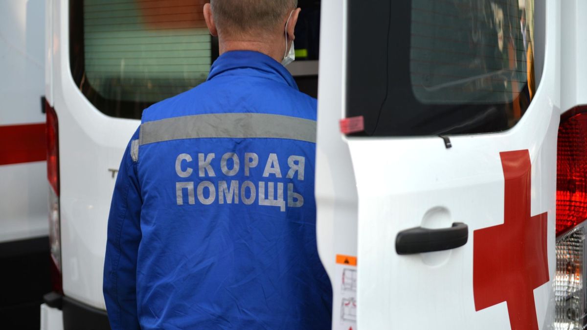 Семь человек пострадали при атаке дрона на остановку в Горловке. Новости СВО