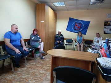 По поручению Главы Республики Дениса Пушилина, 27 июля, депутат Макеевского городского совета Александр Морозов провел встречу с трудовым коллективом филиала № 4 «Макеевкокс» ООО «Южный горно-металлургический комплекс Донецк»