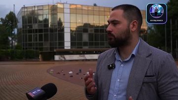 В эти дни в Донецкой Народной Республике проходят памятные мероприятия, приуроченные ко Дню памяти детей — жертв войны в Донбассе. В Донецке и Горловке жители, молодёжные активисты и дети создают мемориальные композиции в...