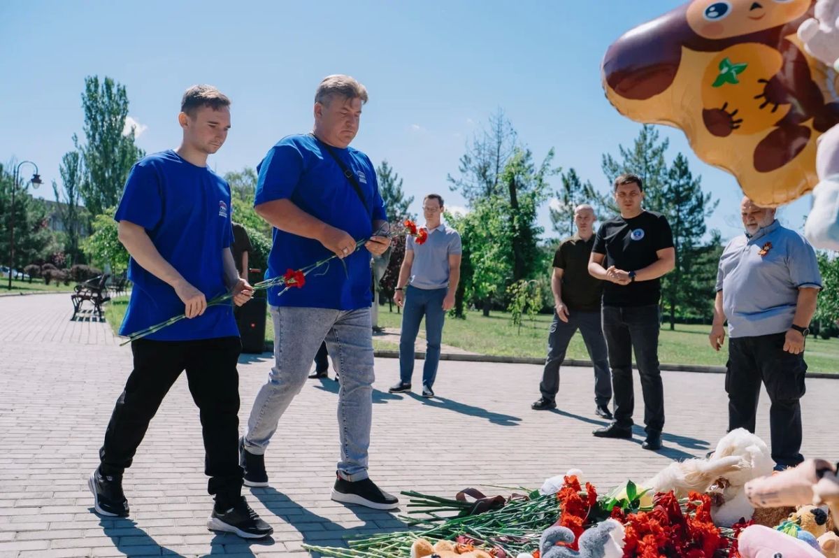 Аллея Ангелов – укор бездушному миру: в Донецке склонили головы в память о погибших детях