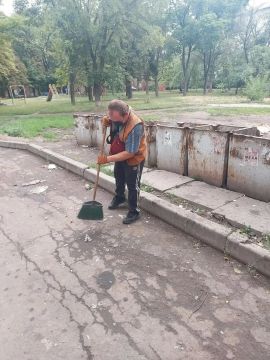 Иван Приходько: Уважаемые жители Горловки! Представляю вам еженедельный отчет о деятельности Горловского филиала единого регионального фонда по управлению многоквартирными домами на территории Донецкой Народной Республики