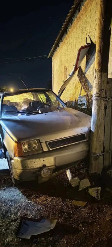 В Торезе пьяный водитель пытался скрыться от ДПС и врезался в столб