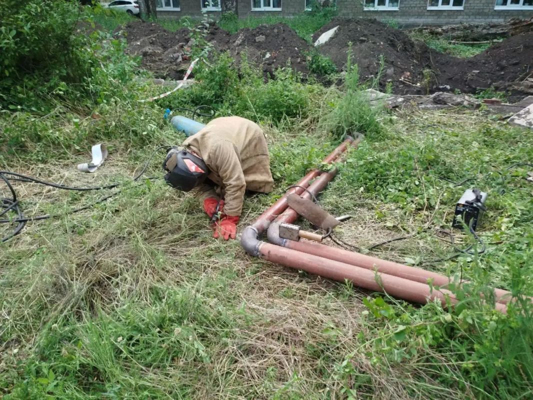 НАДЕЖНОЕ ТЕПЛО ДЛЯ УЧЕНИКОВ: В ХАРЦЫЗСКЕ ЗАВЕРШЕН РЕМОНТ ТЕПЛОТРАССЫ У МУЗЫКАЛЬНОЙ ШКОЛЫ