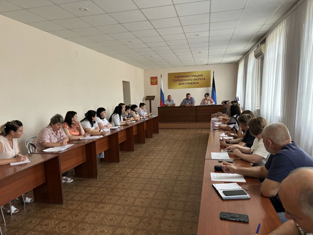 Плановое оперативное совещание прошло с руководителями структурных подразделений администрации 27.07.2026 г