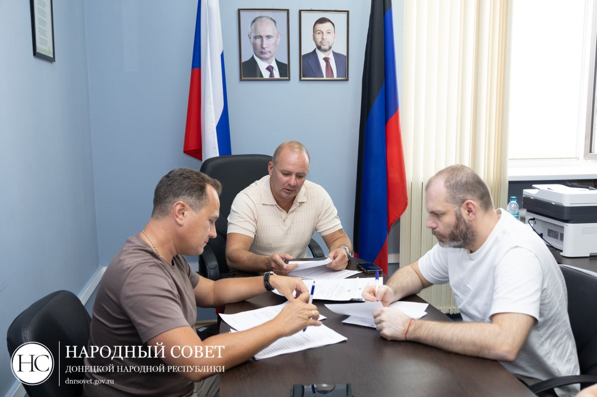 Проблему парковок у многоквартирных домой обсудили в профильном комитете Народного Совета