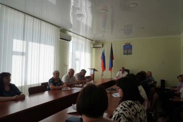 Провёл расширенное аппаратное совещание с начальниками отделов и структурных подразделений администрации Володарского муниципального округа, руководителями предприятий, а также территориальных подразделений министерств и...