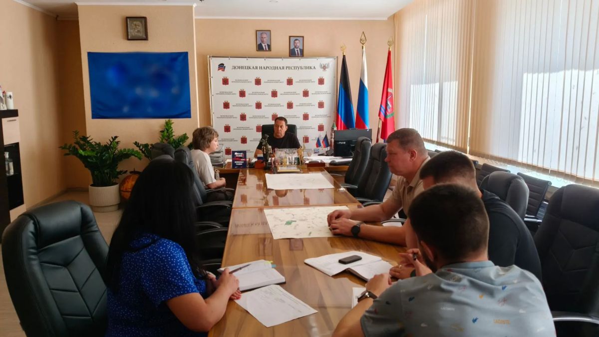 Константин Зинченко: Провёл личный приём граждан совместно с руководителями профильных структурных подразделений администрации Волновахского муниципального округа