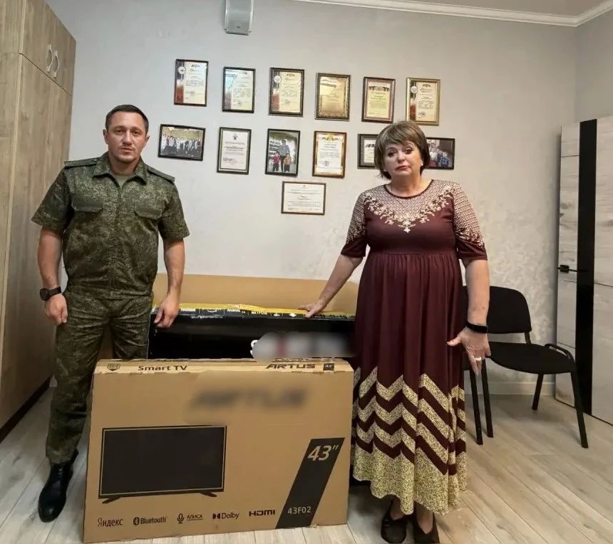 Сотрудники следственного управления СК России по ДНР передали в дар детскому дому современное оборудование
