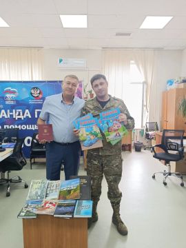 Книги, шевроны, общие планы: в Донецке обсудили партийную работу с гостями из Тобольска