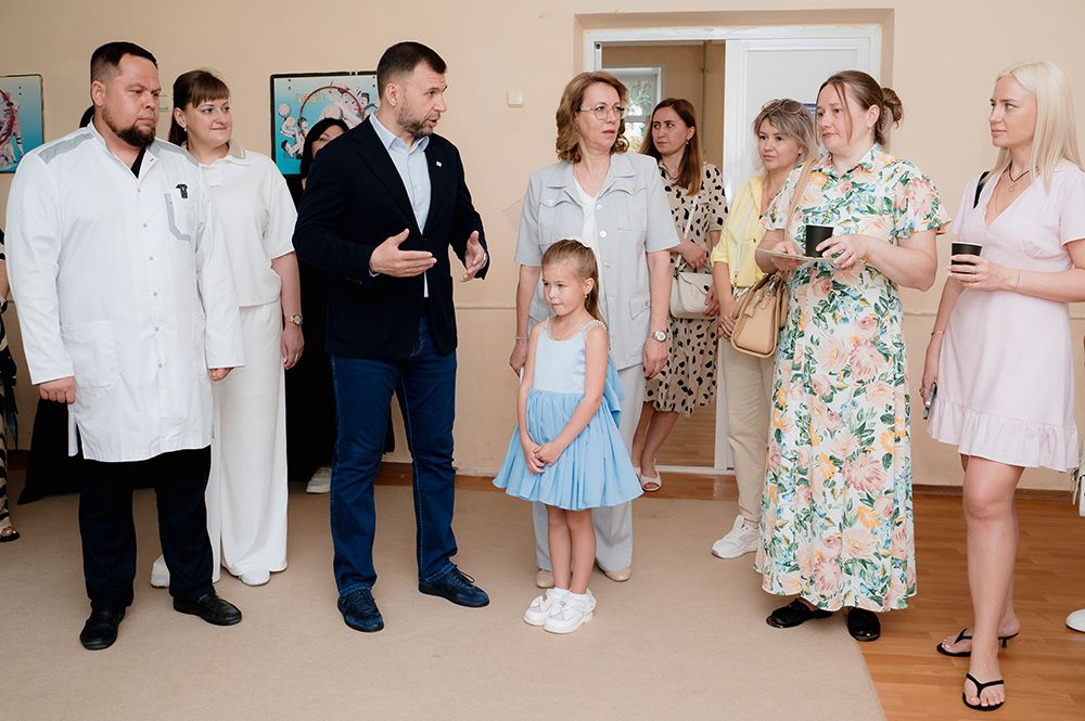 Денис Пушилин проверил работу специализированного хаба детского питания в Макеевке
