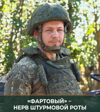 Минобороны России: Радиоэфир под прицелом. Военный корреспондент «Красной звезды» встретился на передовой с «Фартовым» связистом морской пехоты, за плечами которого суровые бои в Курском приграничье и ежедневная опасная...