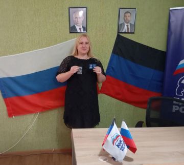 В Светлодарске вручили билеты новым членам «Единой России»