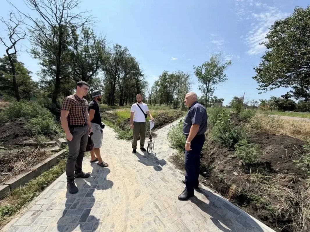 На контроле каждый объект. В селе Бердянское прошла рабочая выездная проверка хода строительства и ремонта социально значимых учреждений