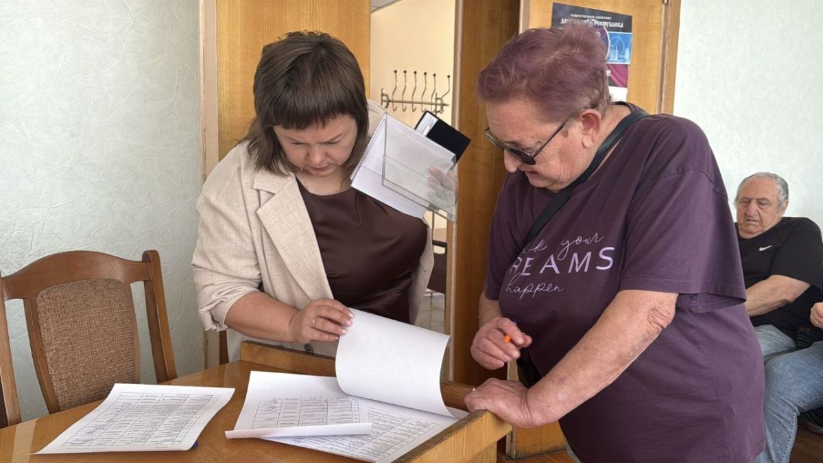 Анна Кондрыкинская: Состоялась очередная встреча с инициативными жителями и старшими по домам в Пролетарском районе города Донецка