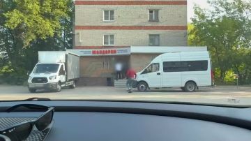 Кадры задержания и допроса участника запрещенной в России террористической организации "Артподготовка", собиравшего данные о предприятиях ВПК