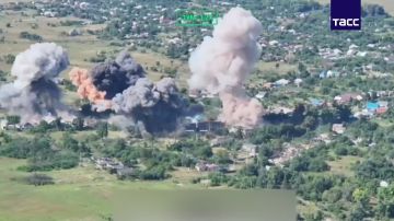 Экипажи ВКС России поразили пункты управления БПЛА и пункт временной дислокации ВСУ в Харьковской области и в Райгородке ДНР, сообщило МО РФ