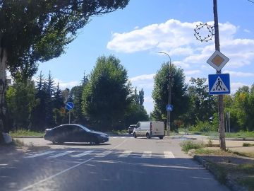 Сегодня, 3 августа, с целью обеспечения безопасности дорожного движения в Кировском внутригородском районе города Макеевки силами МУП АГМ «Перспектива» проведены работы по нанесению горизонтальной дорожной разметки по...