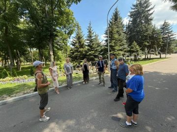 В Ворошиловском районе в парке им. А.С. Щербакова состоялась встреча с трудовым коллективом Дирекции парков, которую провела заместитель главы администрации городского округа Донецк
