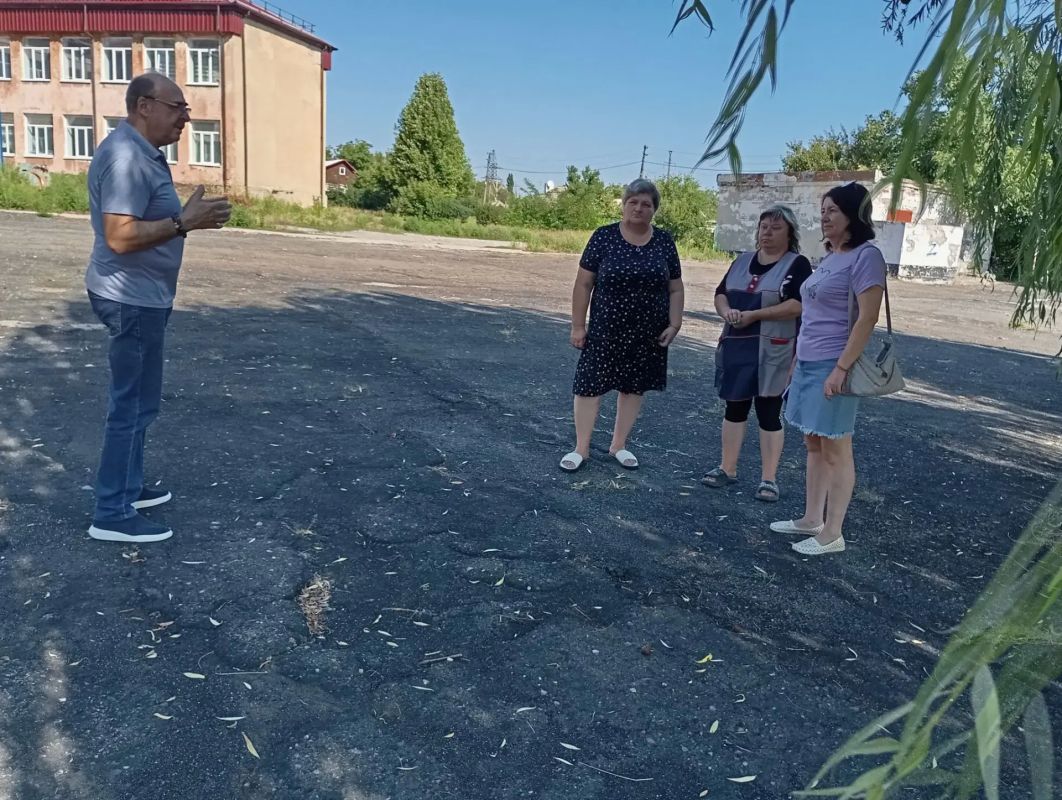 Во исполнение поручения Главы ДНР Дениса Пушилина, сегодня, 3 августа, депутат Макеевского городского совета Александр Подгорный провел встречу с жителями Кировского района на подведомственной территории Государственного...