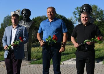 Юрий Атаманов: Минутой молчания и возложением цветов почтили память Ольги Качуры "Корса", командира реактивного артиллерийского дивизиона, Героя России и ДНР (12.05.1970 - 03.08.2022)
