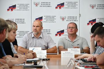 Сегодня, 6 июля, глава муниципального образования городского округа Дебальцево Сергей Желновач провел расширенное аппаратное совещание