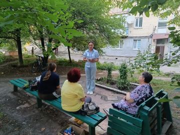Денис Зубов: В городском округе Иловайск состоялась встреча с жителями, которую провела лидер общественного мнения, муниципальный координатор проекта «Управдом», председатель территориального общественного самоуправления...