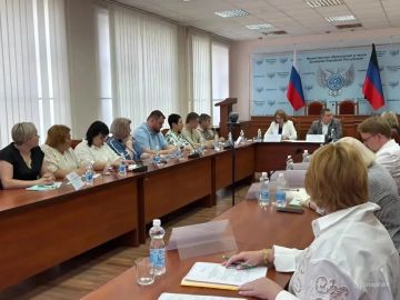 К работе приступила Межведомственная рабочая группа по снижению бюрократической нагрузки на педагогов