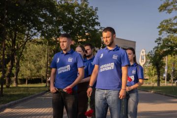 Боль Геленджика отозвалась в Донбассе: молодогвардейцы ДНР почтили память жертв теракта в Геленджике
