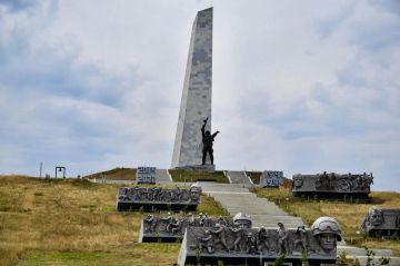 Михаил Желтяков посетил сегодня с рабочей поездкой мемориальный комплекс «Саур-Могила»