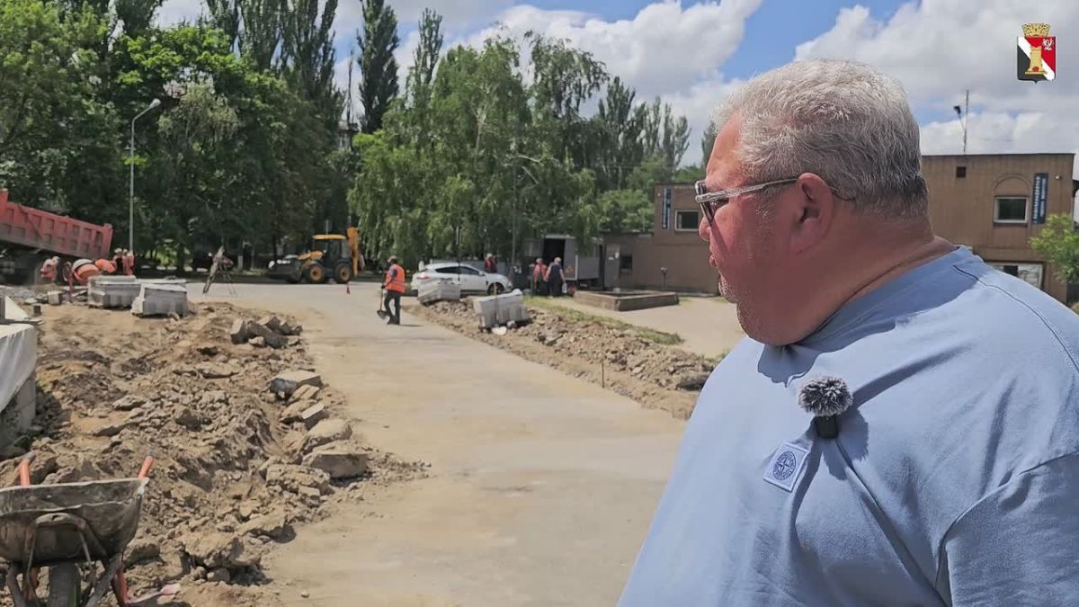 Игорь Мартынов: Ремонт дорог в Енакиево. В городском округе Енакиево продолжается комплексная работа по восстановлению и развитию дорожной инфраструктуры