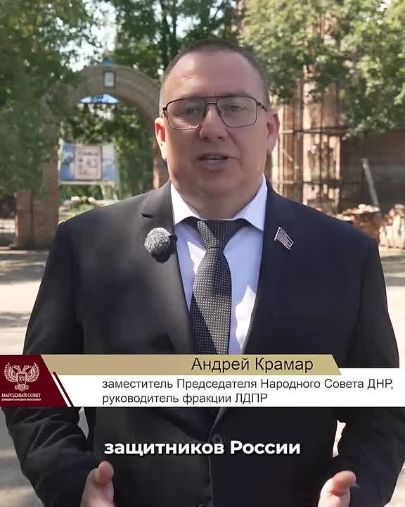 Андрей Крамар: С протоиереем Антонием Антоняном и депутатом Денисом Анатольевичем Комаровым сегодня вознесли молитву в церкви Иоанна Богослова в Шахтёрске