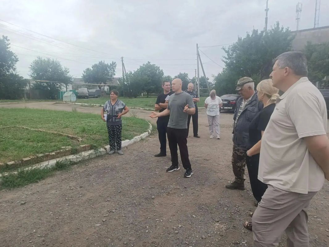 В селе Артёмовка состоялась информационная встреча с жителями, которую провёл начальник Белояровского территориального отдела Анатолий Курнышов