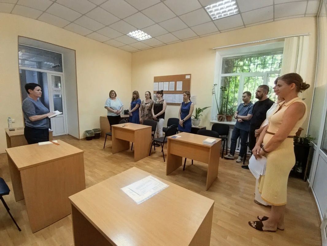 Управляющий делами Администрации Старобешевского округа Евгения Биатова провела встречу с трудовым коллективом отделения социальной защиты населения №27-филиала Государственного казенного учреждения Донецкой Народной...