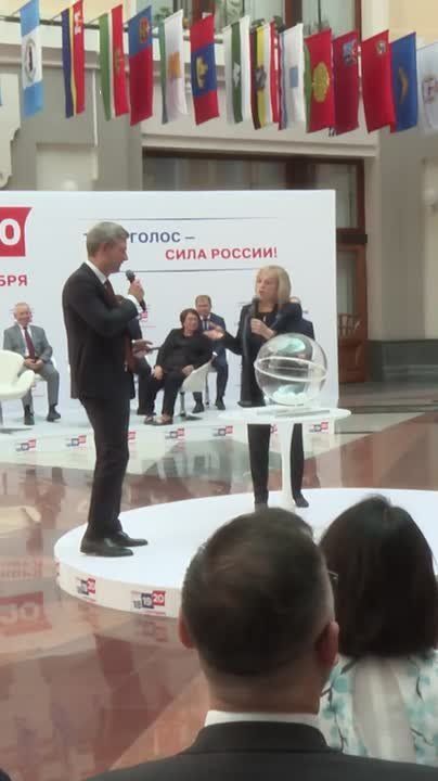 Кто стал первым?. ЦИК провела жеребьёвку по размещению партий в избирательном бюллетене