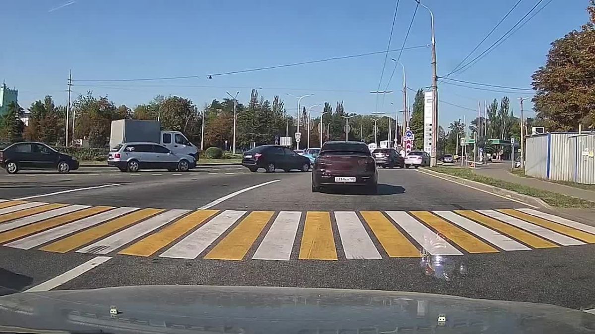 В Донецке полицейские задержали мотоциклиста, совершившего наезд на сотрудника Госавтоинспекции