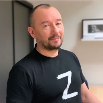 Артём Шейнин: Вчера, комментируя для издания ANNA-NEWS новые назначения на высшие должности в Министерстве Обороны, озвученные лично Верховным Главнокомандующим, я среди прочего подчеркнул, что формат этих назначений на мой...