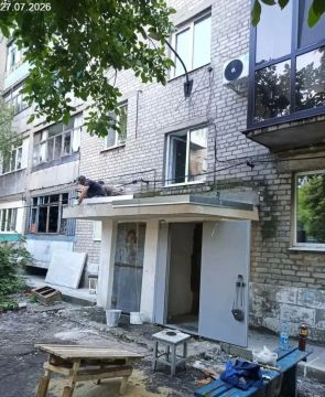 Хабаровский край обустроил входные группы подъездов на улице Узловой в Дебальцево
