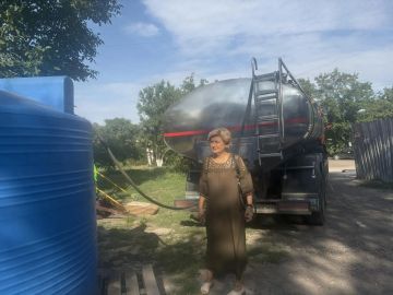 Мониторинг. Карташева Ирина Валериевна, депутат Снежнянского городского совета фракции Всероссийской политической партии «Единая Россия», с целью контроля соблюдения графика подвоза воды сделала выезд на улицу Гагарина