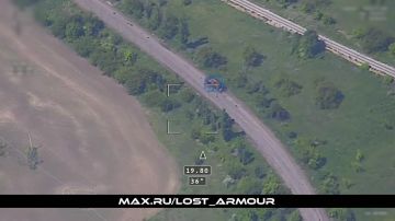Глаз да глаз!. Барражирующий боеприпас "Ланцет" патрулирует маршруты снабжения противника на Добропольском направлении, фиксируя все новые потери бронетехники ВСУ для базы LOSTARMOUR